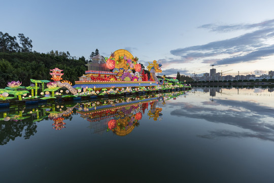 昆明世博園喜迎國慶70周年燈展
