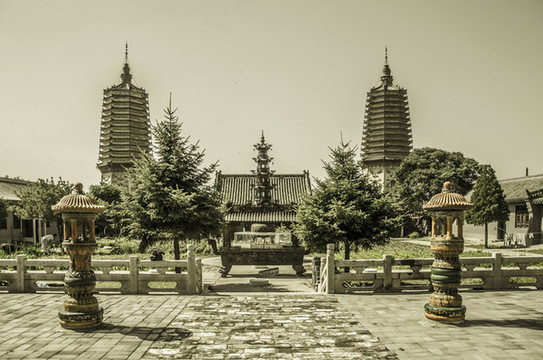 崇興寺雙塔