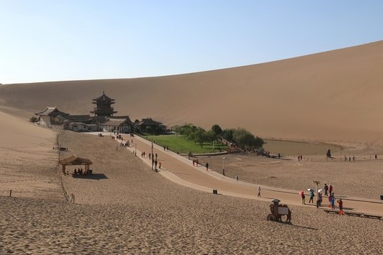 鳴沙山月牙泉