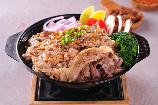 黑椒肥牛飯