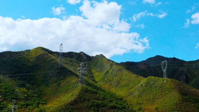 連綿起伏的山峰