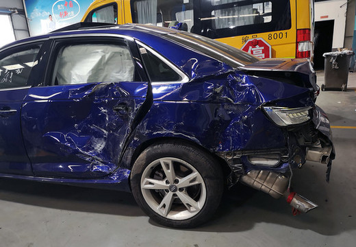 交通事故汽車