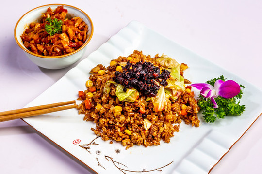炒飯?zhí)厣细蓩尦达? style=