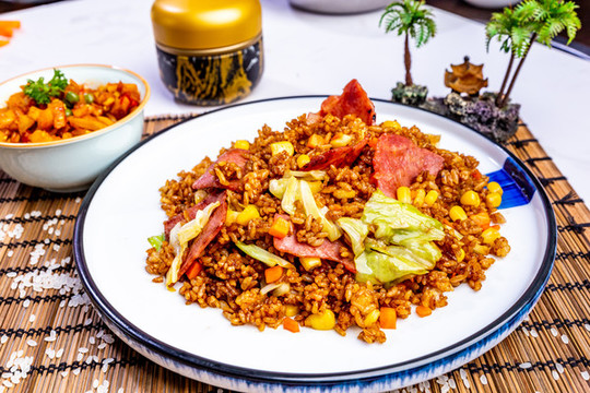 炒飯?zhí)厣达? style=
