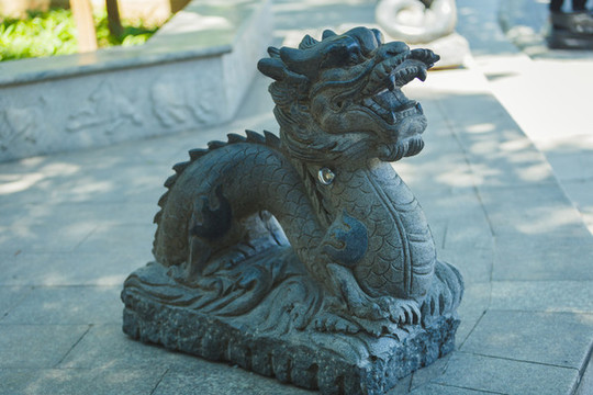 十二生肖石雕龍
