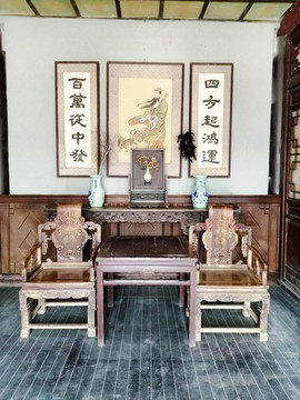 大院正廳太師椅邊幾陳設(shè)