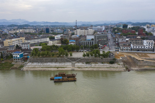 長江岸邊
