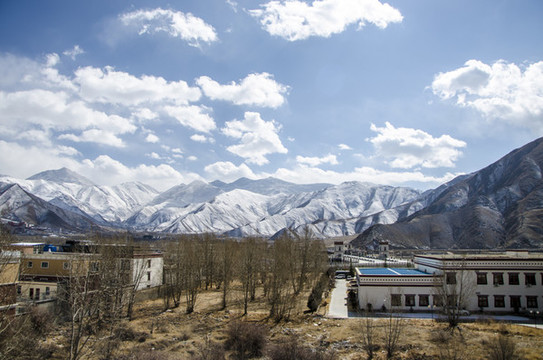 雪山腳下民居