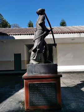 勒墨奪扒雕塑