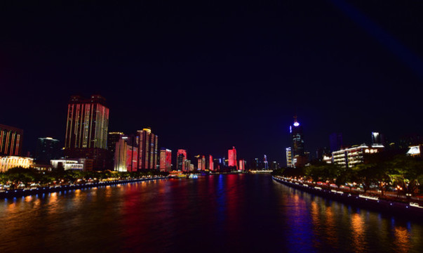 珠江迎國慶燈光秀