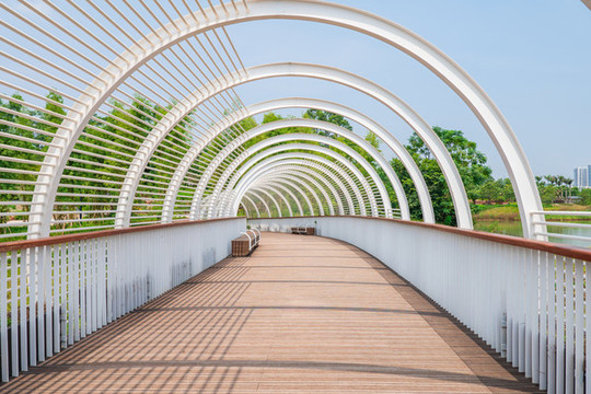 時(shí)空隧道人行天橋