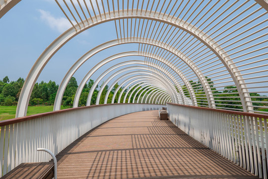 時(shí)空隧道人行天橋