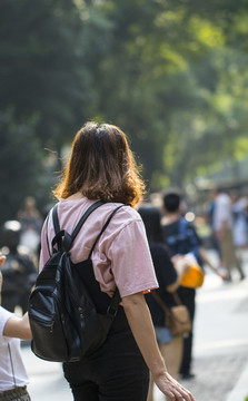 女人背影