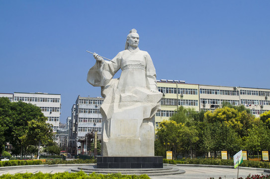 潘安石像