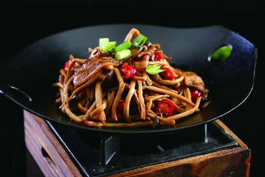 干鍋茶樹(shù)菇