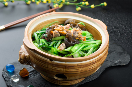砂鍋菜心木耳