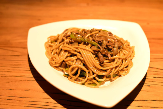 黑椒牛柳炒意面