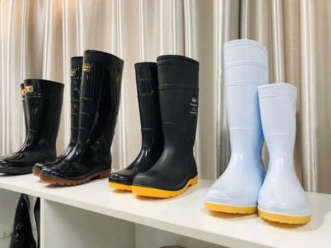 工業(yè)消防用品展示油鞋