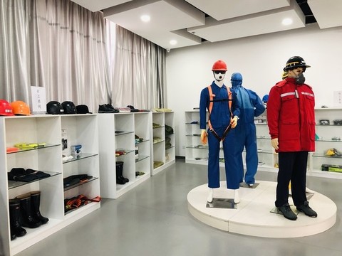 工業(yè)消防用品展示防化服