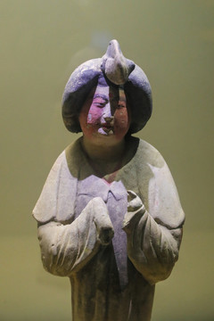 唐代彩繪女俑