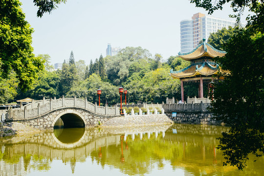 碧綠的湖水