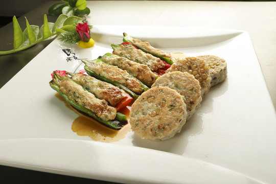 魚(yú)餅拼煎釀尖椒