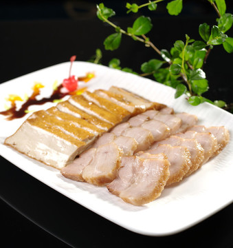 鹵水豆腐拼花肉