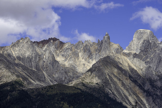 草原高山峻嶺