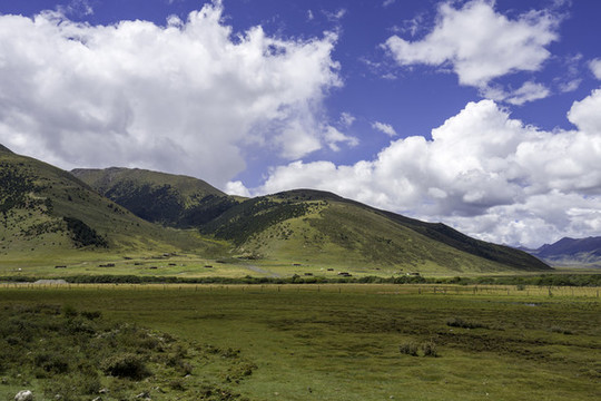 草原高山峻嶺