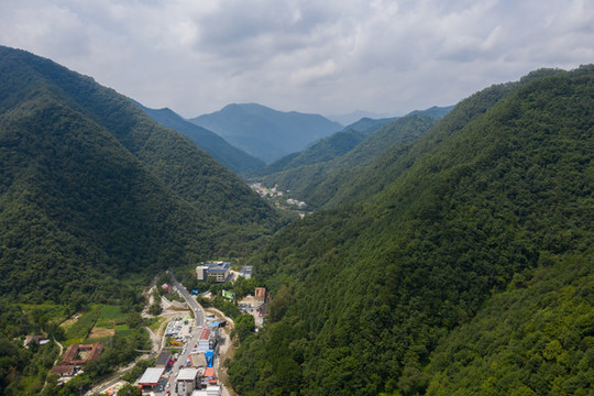 航拍秦嶺農(nóng)村