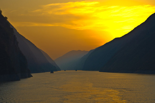 三峽日出