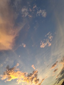 昏中閑云