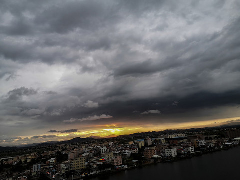 城市夕陽