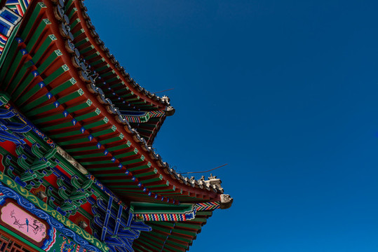 公園里的彩繪亭子