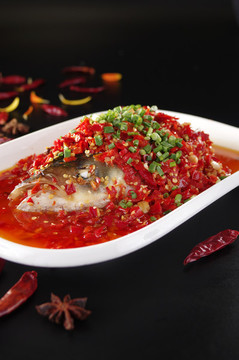 剁椒蒸水庫(kù)魚(yú)頭