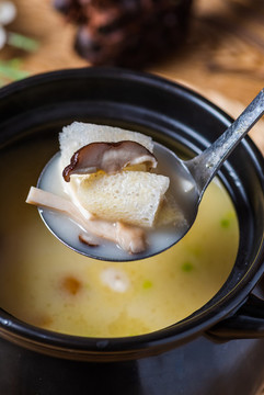 竹蓀菌菇湯