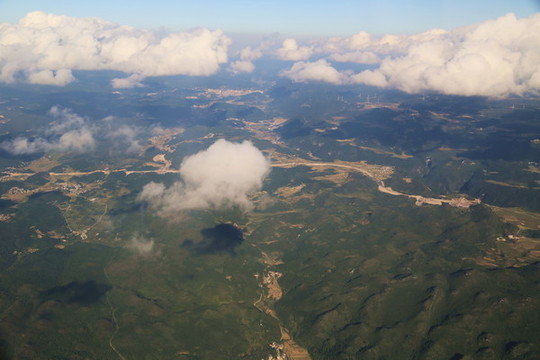 藍(lán)天白云飛機(jī)貴州