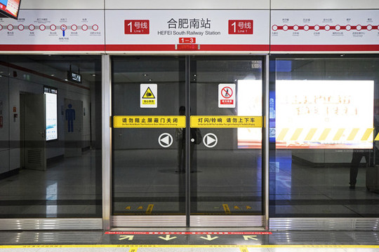 地鐵屏蔽門(mén)