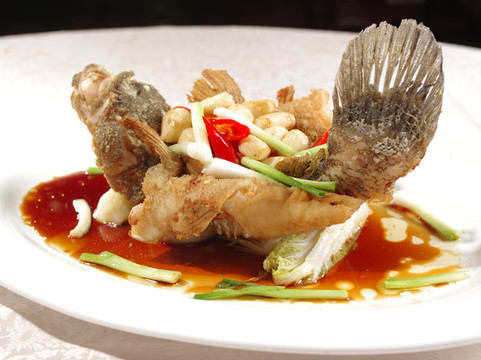 酥炸鱸魚(yú)