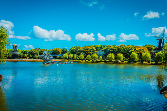 湖中不銹鋼雕塑