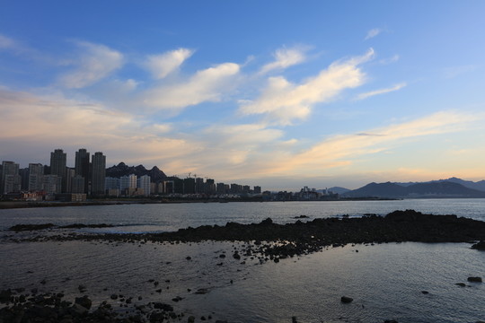 海邊城市的清晨
