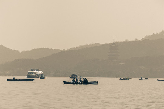 西湖黑白照