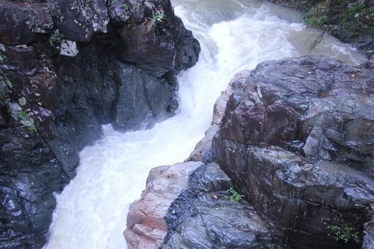 山間小溪