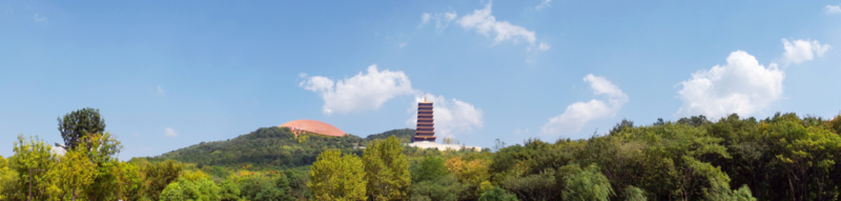 古樸圣潔雄偉的廟宇建筑