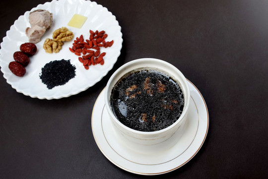 芝麻養(yǎng)生煲雞湯