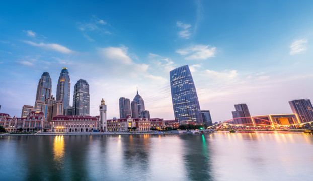 天津津?yàn)硰V場(chǎng)夜景