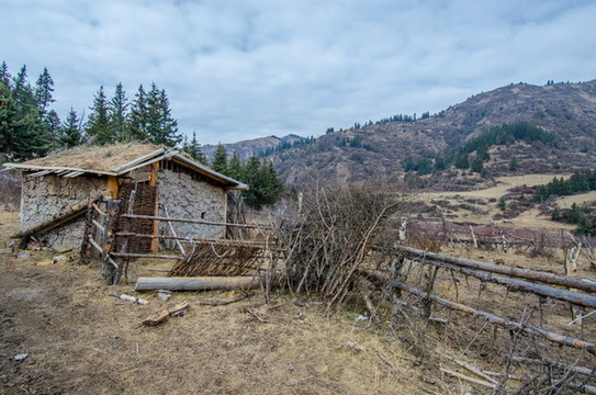 山間農(nóng)舍