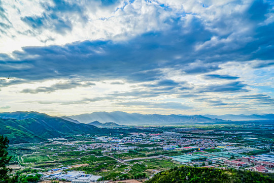 高山云彩城市自然