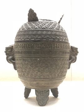 清乾隆錦紋雙龍耳三足銅铏