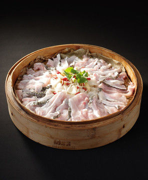 百合蒸鱷魚肉